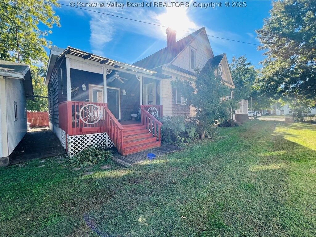 Property Photo:  205 Henry Street  WV 26164 