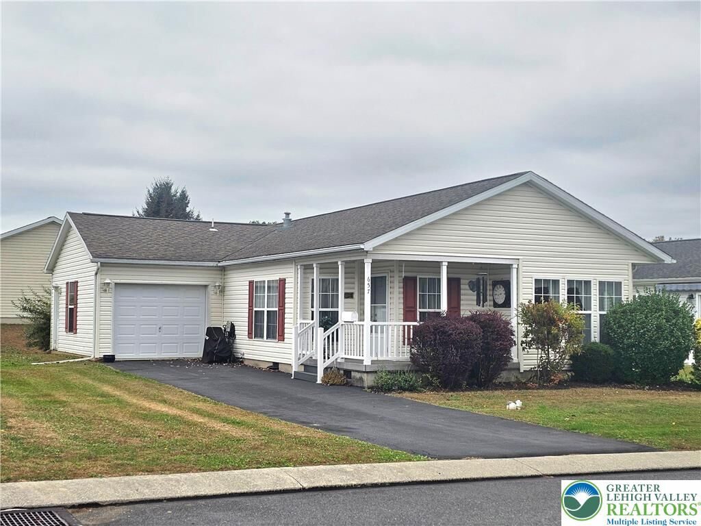 Property Photo:  657 Winterthur Way  PA 18040 