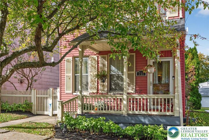 Property Photo: 711 4th Avenue PA 18018