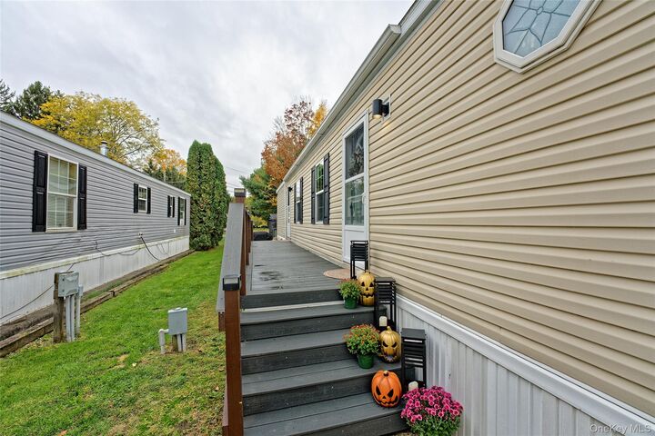 Property Photo:  28 Matthew Dr, Castleton  NY 12033