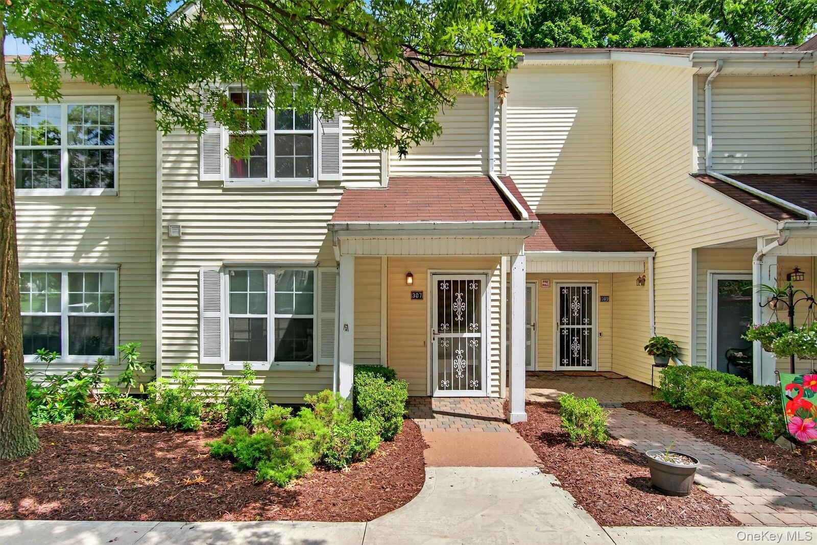 Property Photo:  307 Gazebo Court  NY 12553