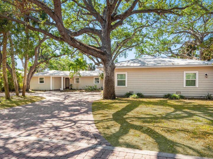 Property Photo:  1248 Northport Drive  FL 34242 