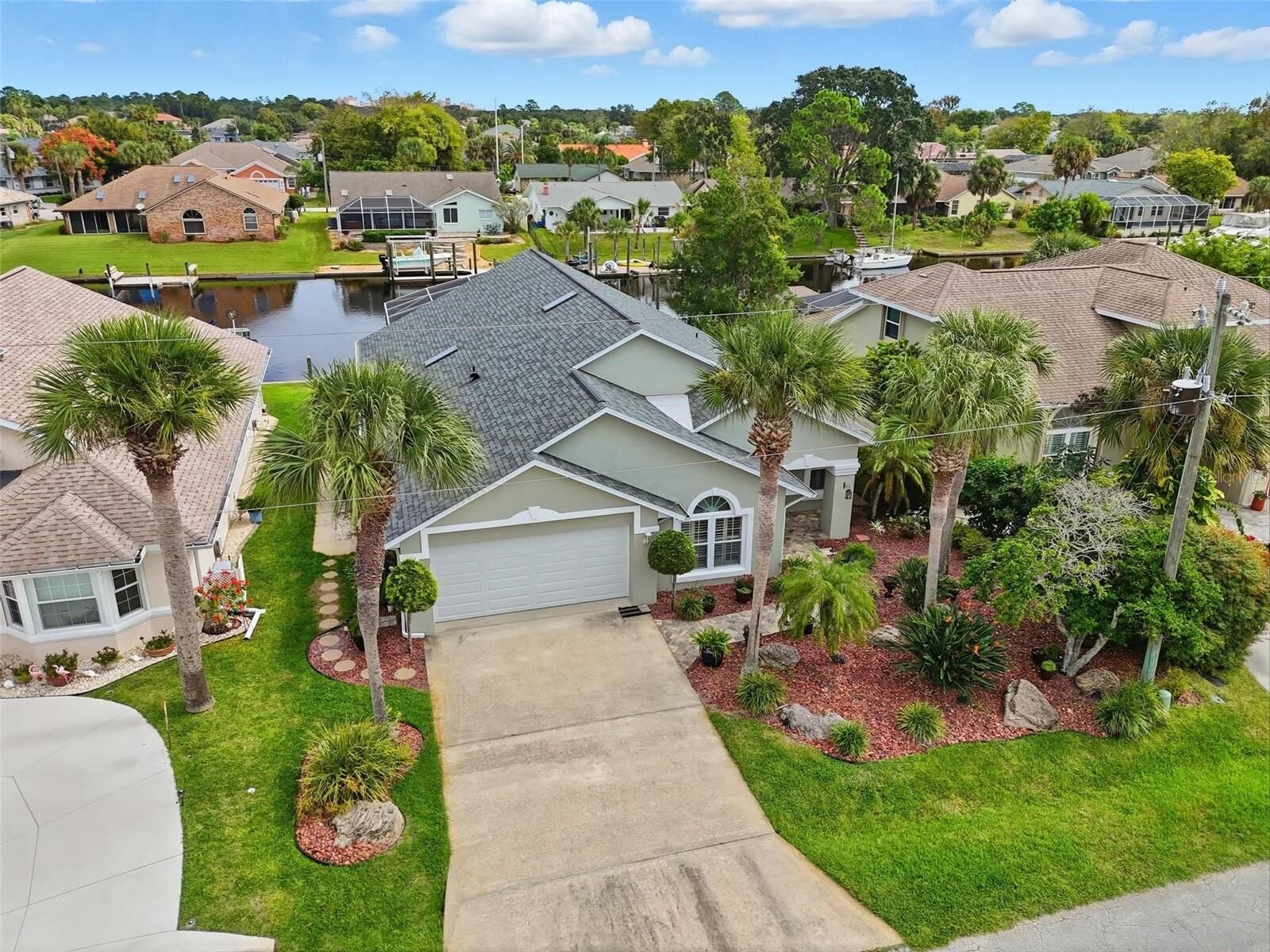 Property Photo: 82 Cochise Court FL 32137
