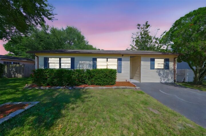 Property Photo: 1507 76th Avenue N FL 33702