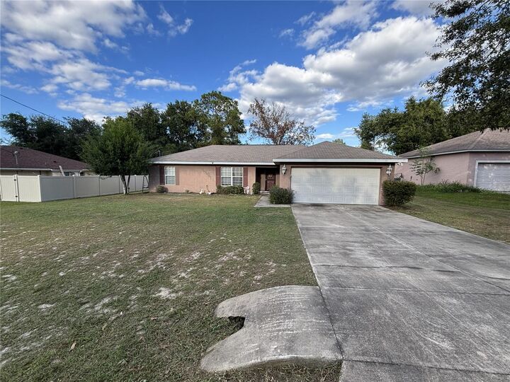 Property Photo: 25 Willow Road FL 34472