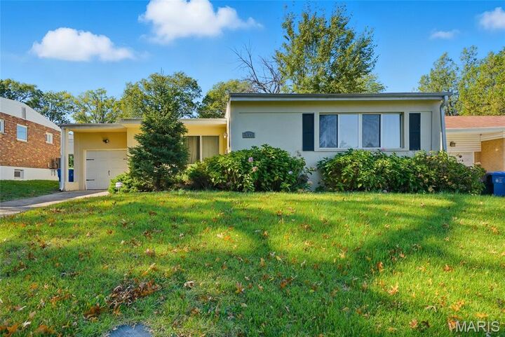 955 Mulberry Lane  St Louis MO 63130 photo