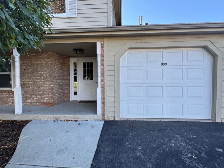 Property Photo: 939 Crestwood Dr 1D WI 53105