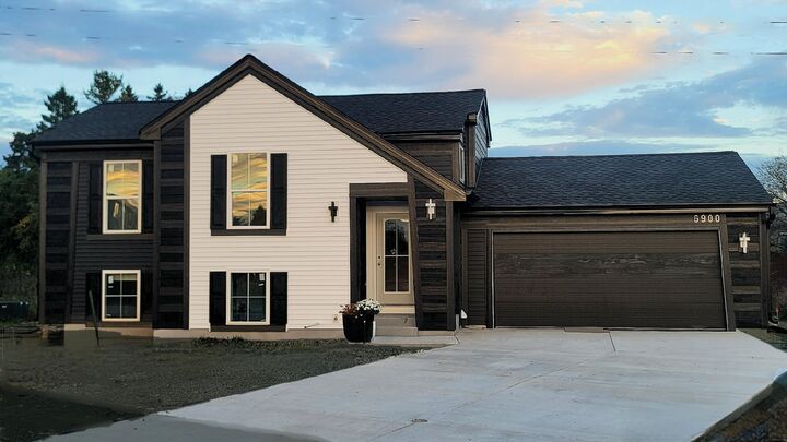 6900 W Beatrice Ct  Milwaukee WI 53223 photo