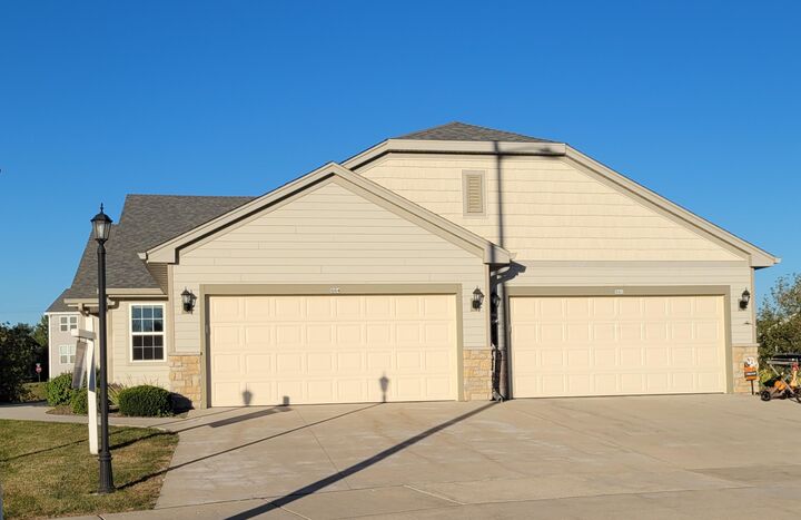 Property Photo: 664 Farmstead Ct WI 53086
