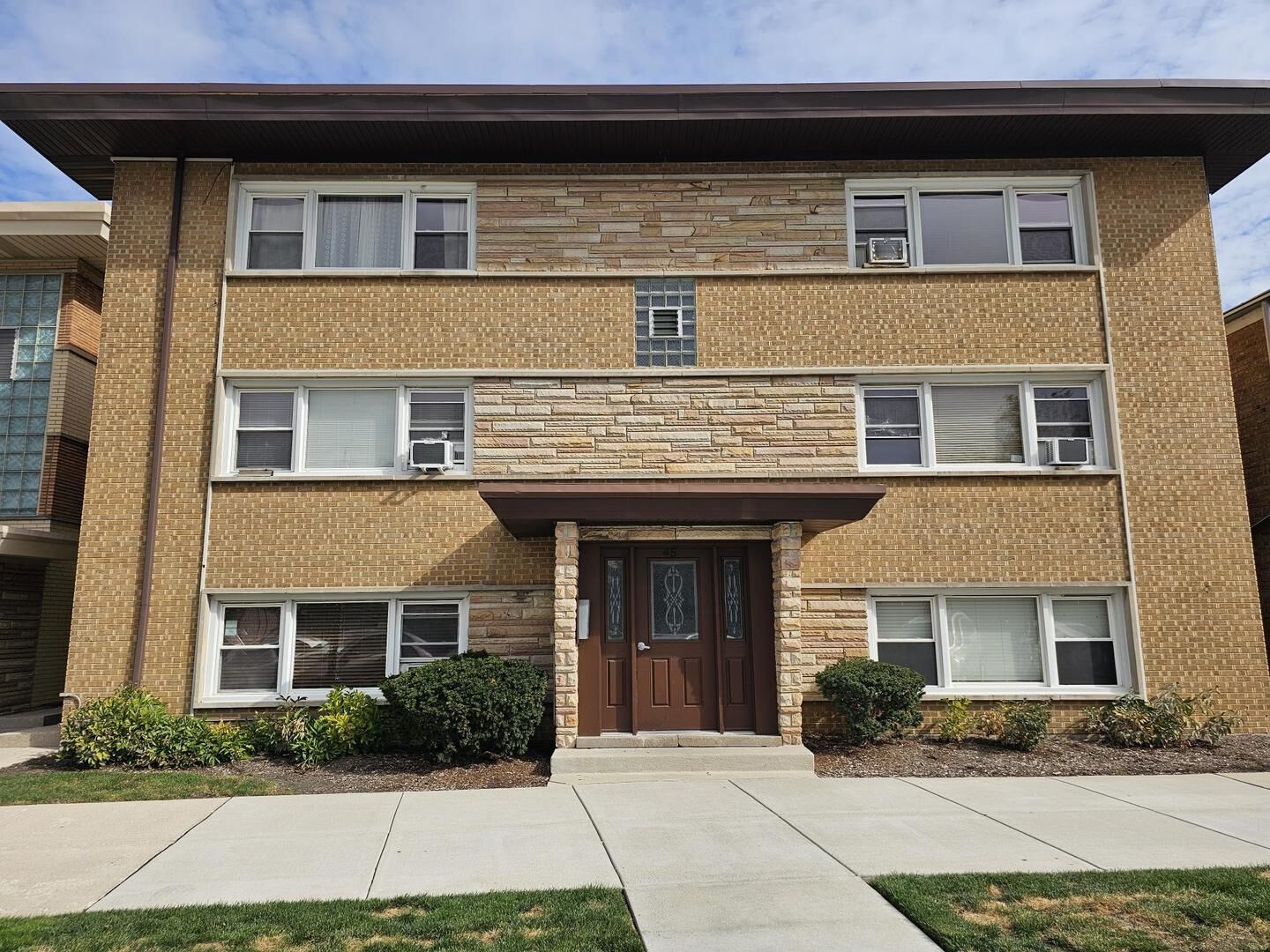 Property Photo: 45 W Conti Parkway Circle 2N IL 60707