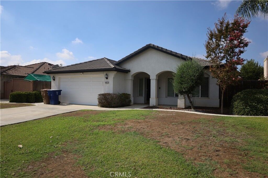 Property Photo:  6607 Radio Flyer  CA 93312 
