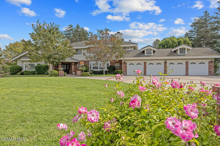 Property Photo:  2216 Applewood Lane  CA 93012 