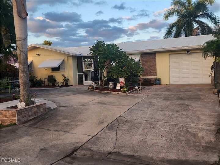 Property Photo: 1370 Harbor View Drive FL 33917
