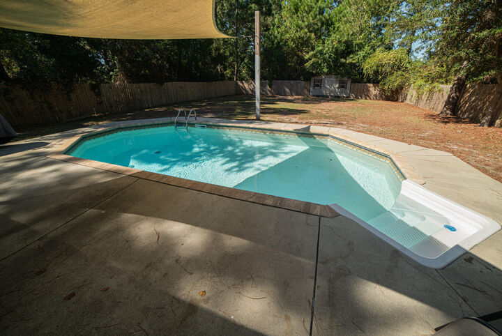 Property Photo: 2305 Salamanca Street FL 32566