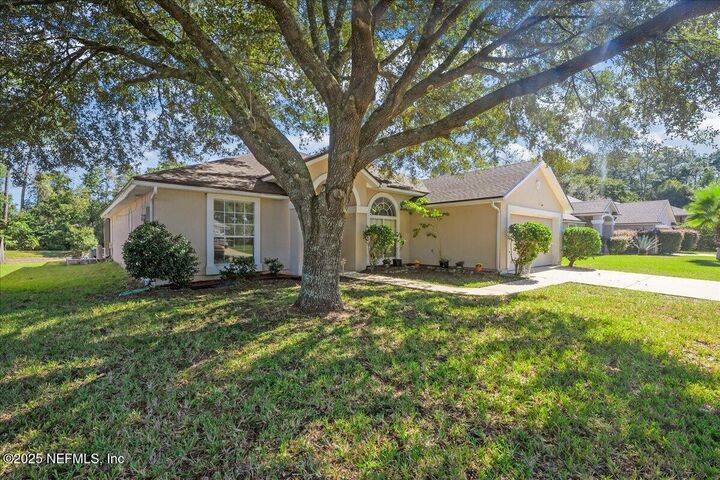 Property Photo: 2925 Turning Leaf Lane FL 32221