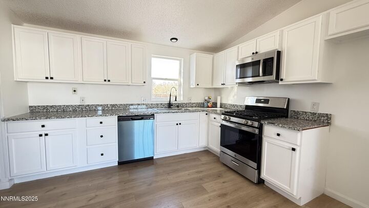 Property Photo: 511 Raven Way NV 89408