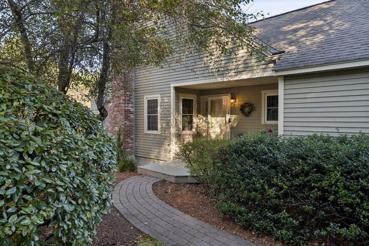 25 Atherton Lane  Amherst NH 03031 photo