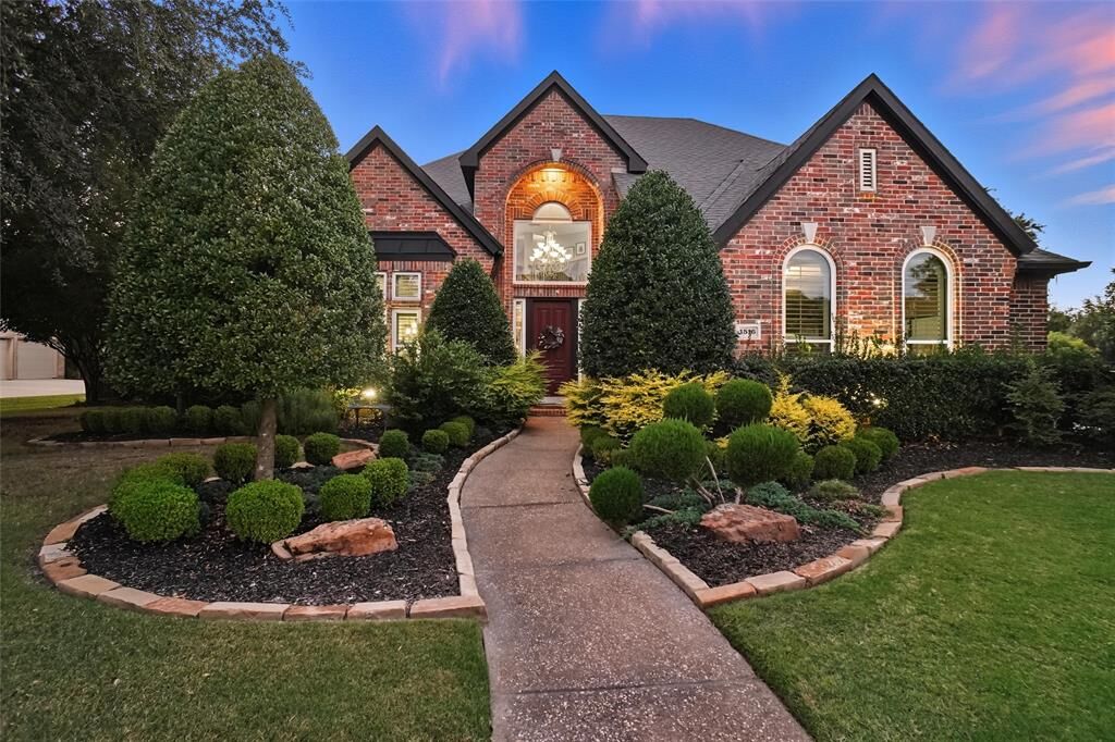 Property Photo:  1516 Huxley Street  TX 76248 