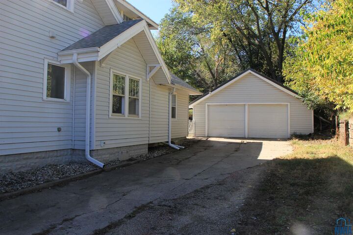 Property Photo: 1609 Helmer IA 51103