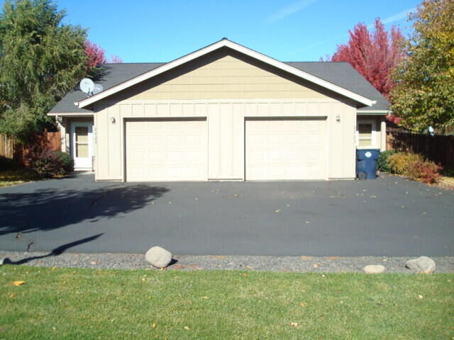Property Photo: 2721 SW Salmon Avenue OR 97756