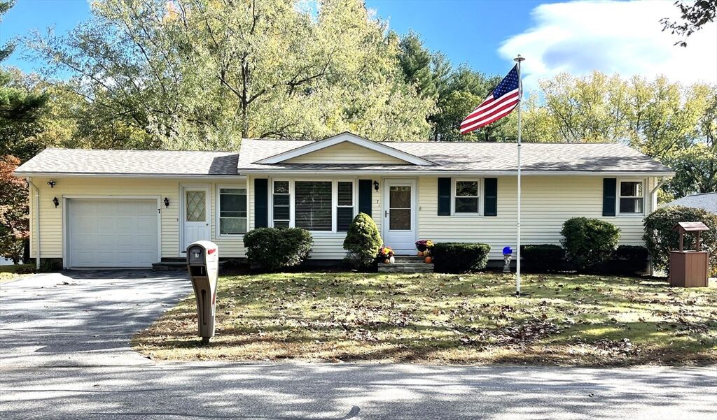 Property Photo:  7 Pleasant St  MA 01519 