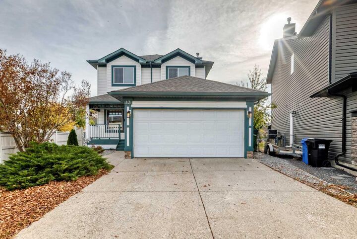 Property Photo:  43 Bridlewood Green SW  AB T2Y 3L1