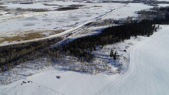 Property Photo: 424 Township Road AB T4J 1R3