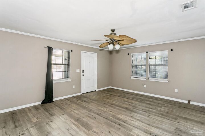 Property Photo:  1125 W Scott St  FL 32501