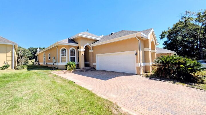 Property Photo: 2083 Downing Dr FL 32505