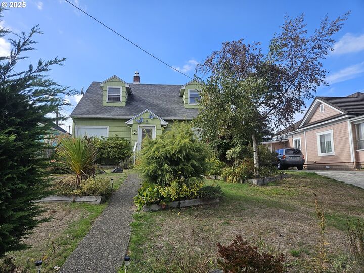 Property Photo: 2238 Marion St OR 97459