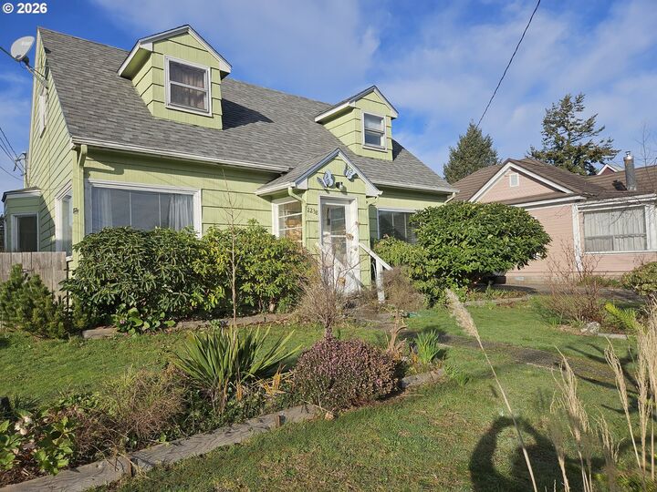 Property Photo:  2238 Marion St  OR 97459 