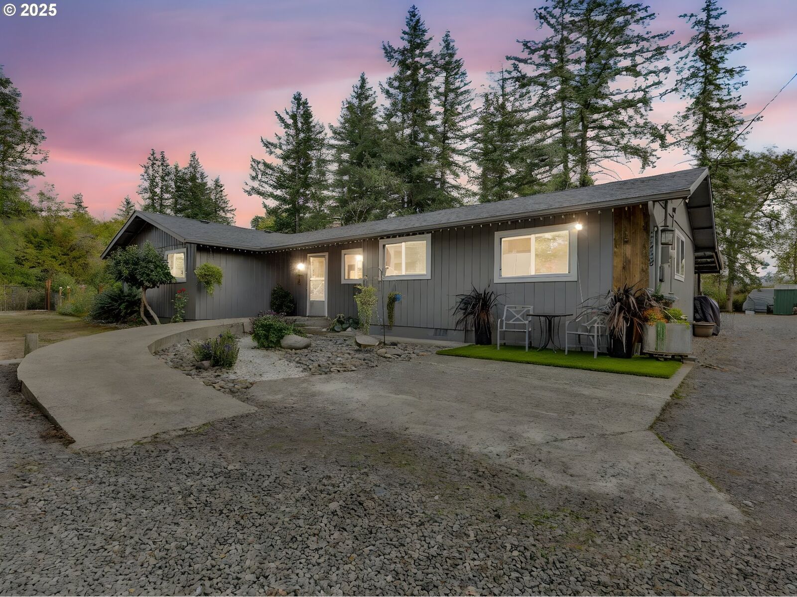 Property Photo:  31738 SE Hinman Ave  OR 97023