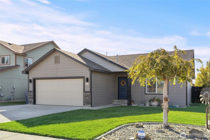 Property Photo: 400 E 24th Avenue WA 98926