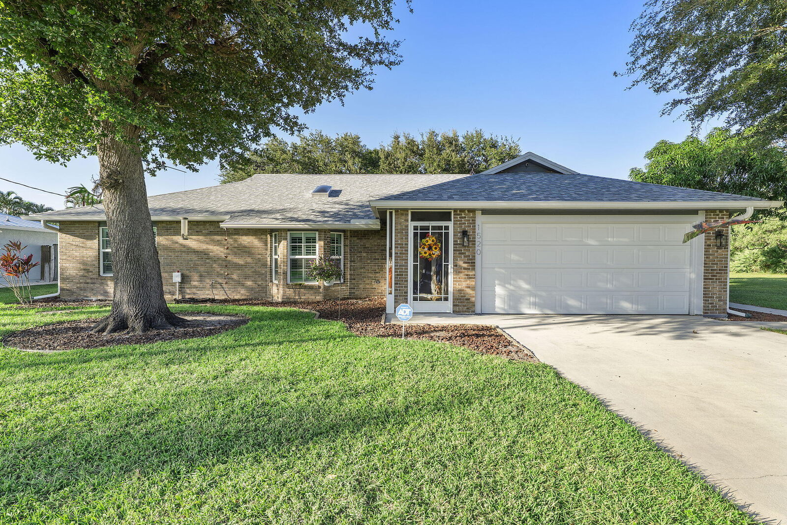 Property Photo: 1520 SE Mariana Road FL 34952