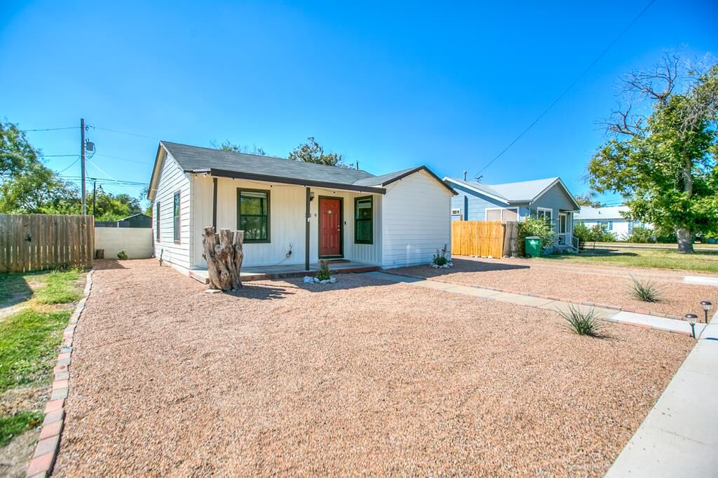 Property Photo: 319 N Howard St TX 76901