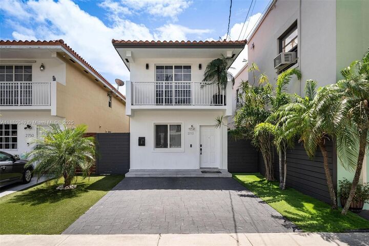 2752 SW 11th St  Miami FL 33135 photo