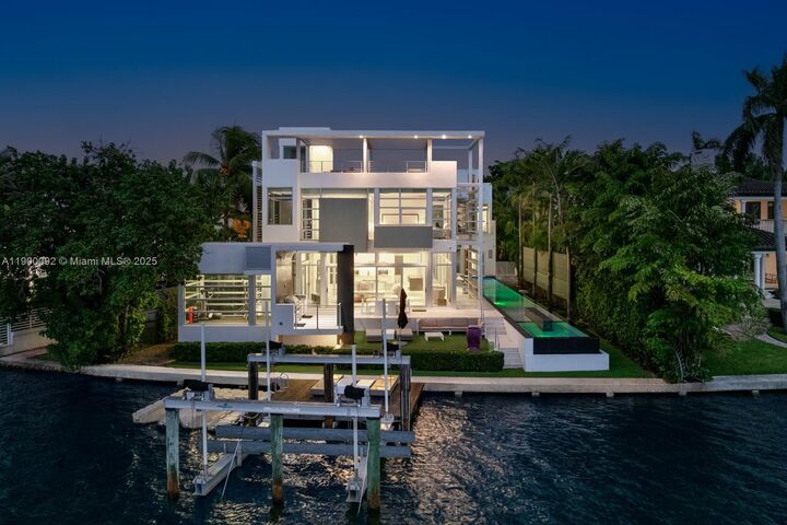 Property Photo: 440 S Hibiscus Dr FL 33139