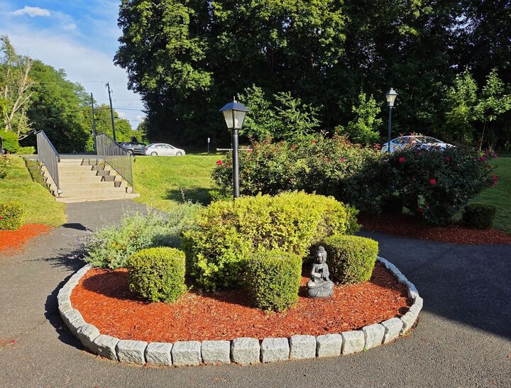 Property Photo:  26 Prospect Street Apt 17  CT 06040