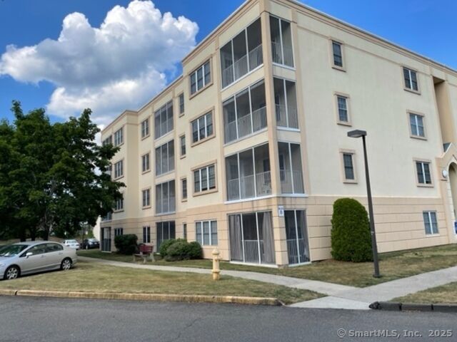 Property Photo:  75 Washington Avenue 8-405  CT 06518 
