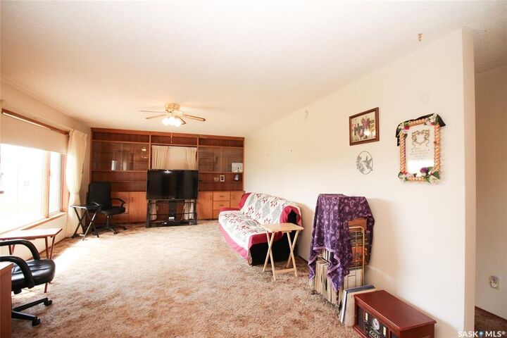 Property Photo: 223 2nd Street W SK S0N 0N0