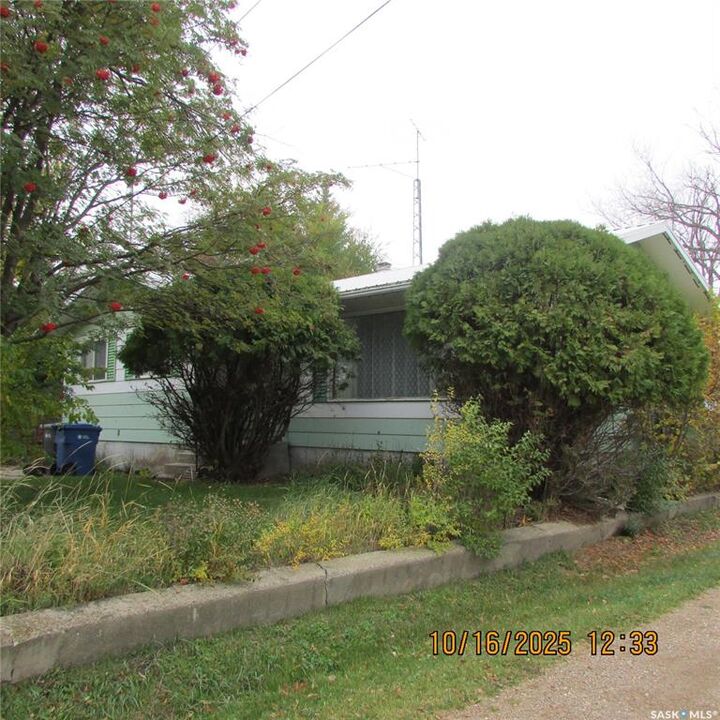 Property Photo: 406 Chickney Street SK S0A 2B0