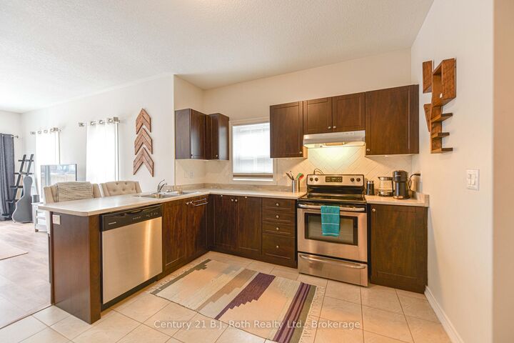 Photo de la propriété: 15 Isabella Drive ON L3V 0E2