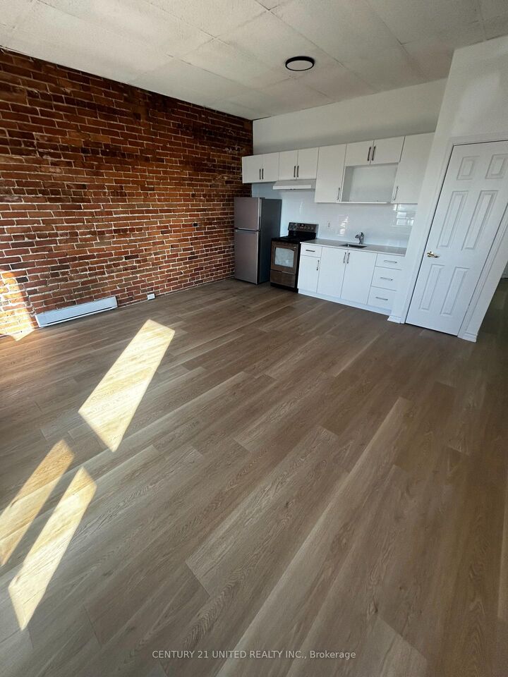 Property Photo: 174.5 Hunter Street W 6 ON K9H 2L2