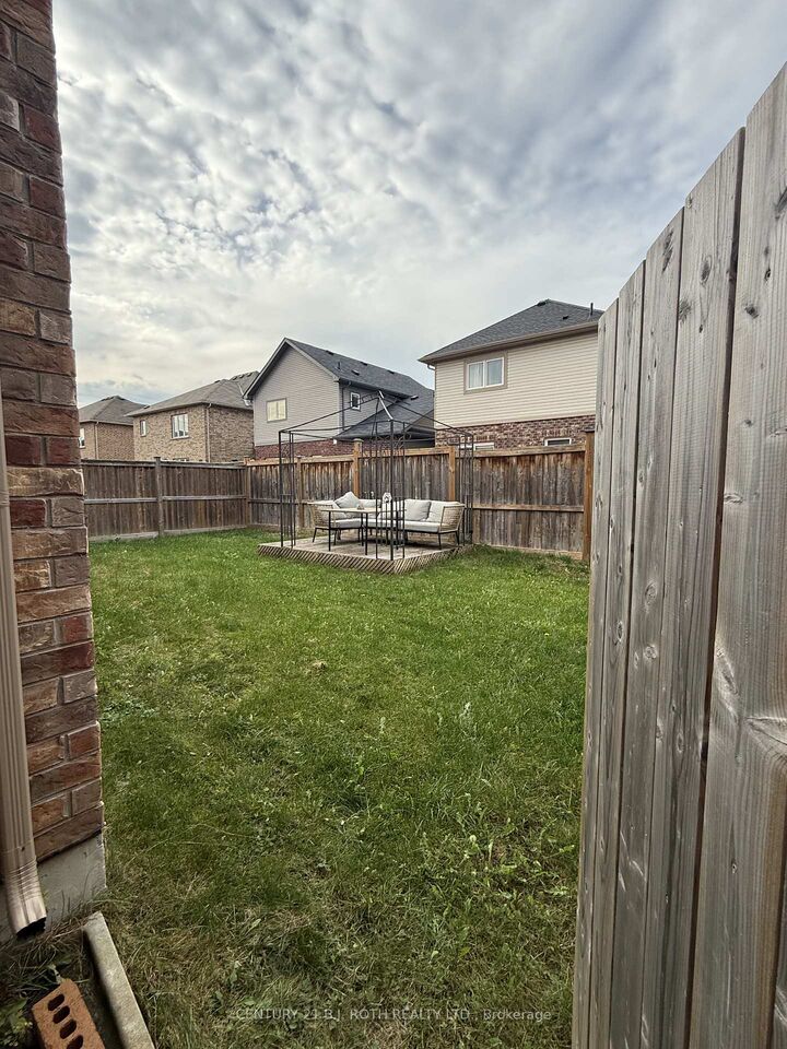 Property Photo:  67 Megan Crescent  ON L4N 6E4