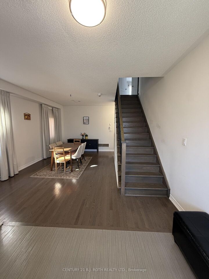 Photo de la propriété:  67 Megan Crescent  ON L4N 6E4 