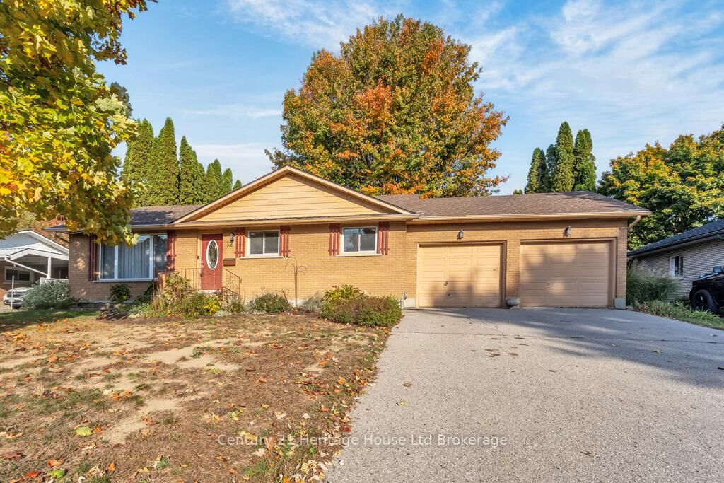 Property Photo:  12 Camdon Court  ON N4G 4B3 