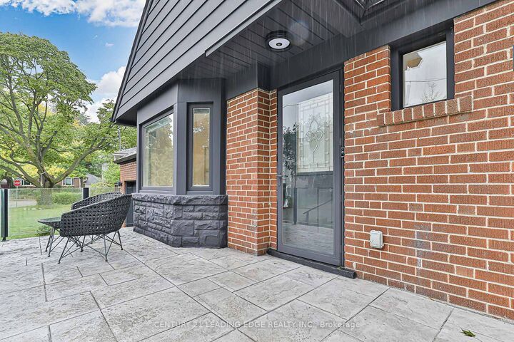 Property Photo:  43 Barclay Road  ON M3H 3E2