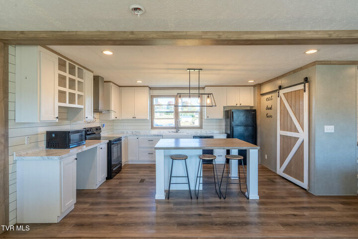 Property Photo: 395 Ebenezer Loop Loop TN 37641