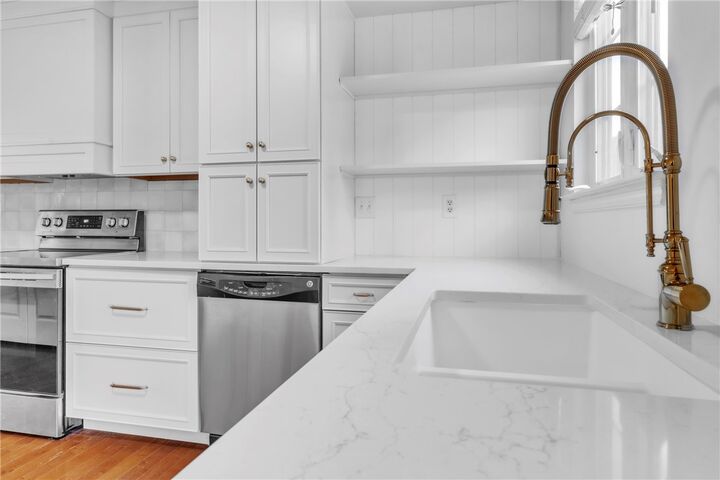 Property Photo: 305 Broadstone Dr PA 16046
