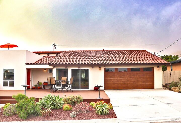 Property Photo: 175 Tahiti Street CA 93442